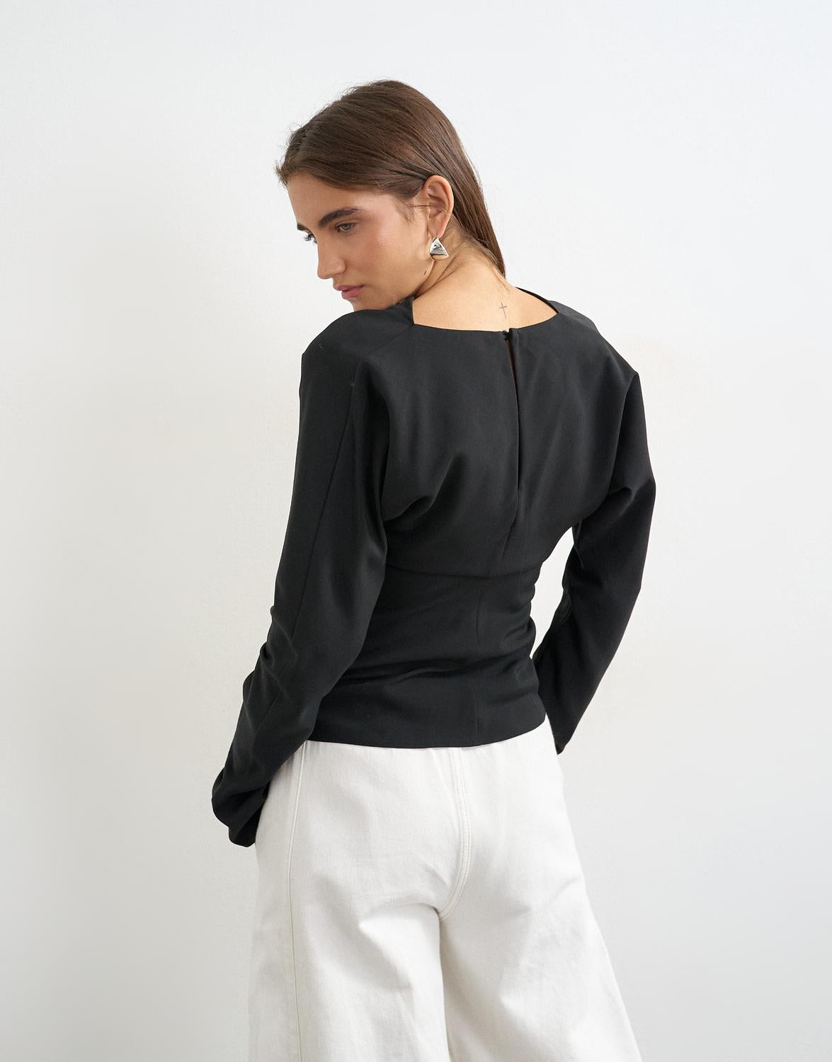 model_shot-back